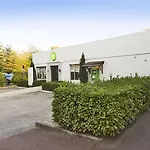 Hotell Campanile Lyon Nord - Écully