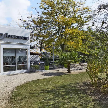 Campanile Lyon Nord - Hotel