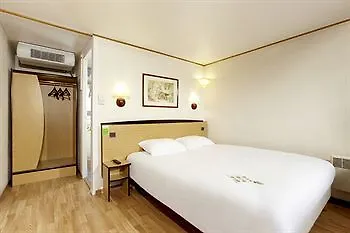 Campanile Lyon Nord - 3*