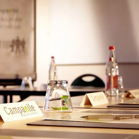 Campanile Lyon Nord - Hotel