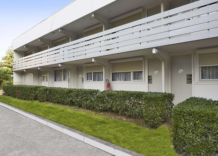Hotel Campanile Lyon Nord -