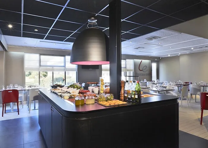 Hotel Campanile Lyon Nord -