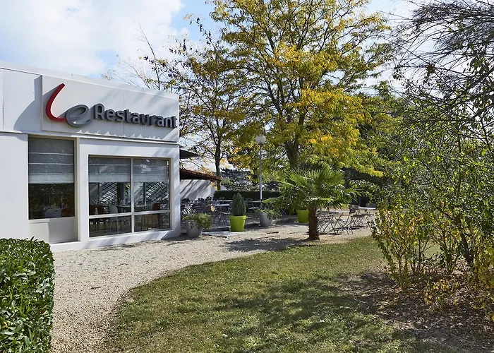 Hotel Campanile Lyon Nord - 3*
