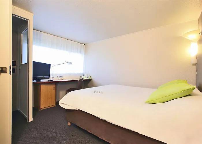 Hotel Campanile Lyon Nord - Écully