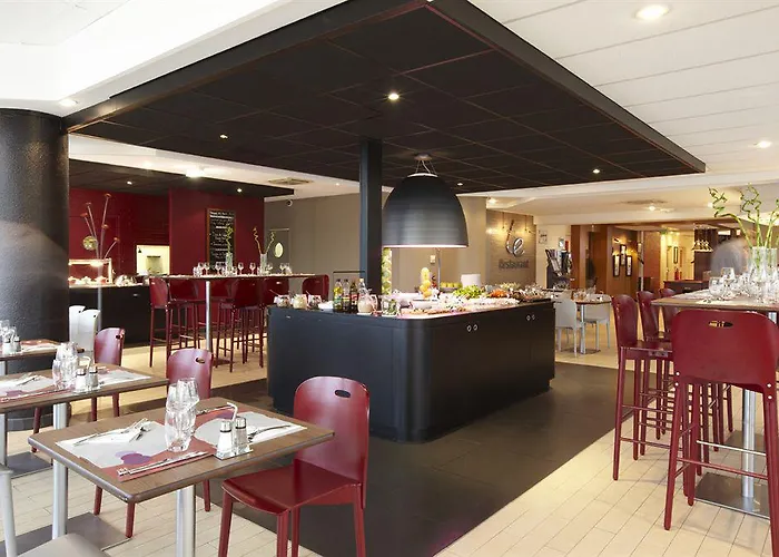 Campanile Lyon Nord - Hotel 3*