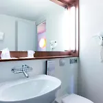 Campanile Lyon Nord - Otel 3*