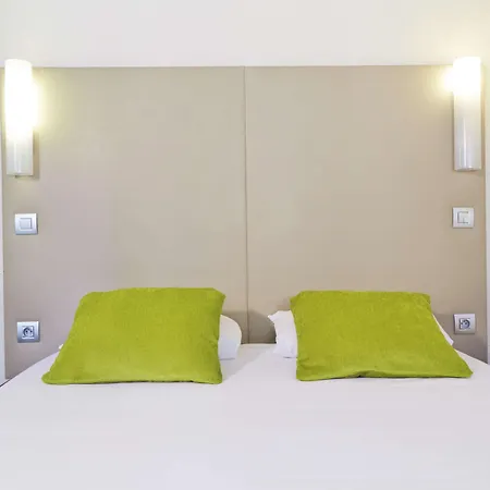 Campanile Lyon Nord - Hotel