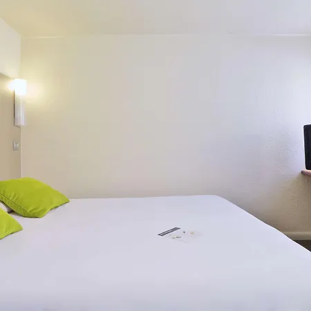 Campanile Lyon Nord - 3* 에퀼리